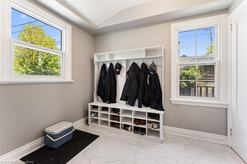 23 Nelles Boulevard, Grimsby, ON - Indoor