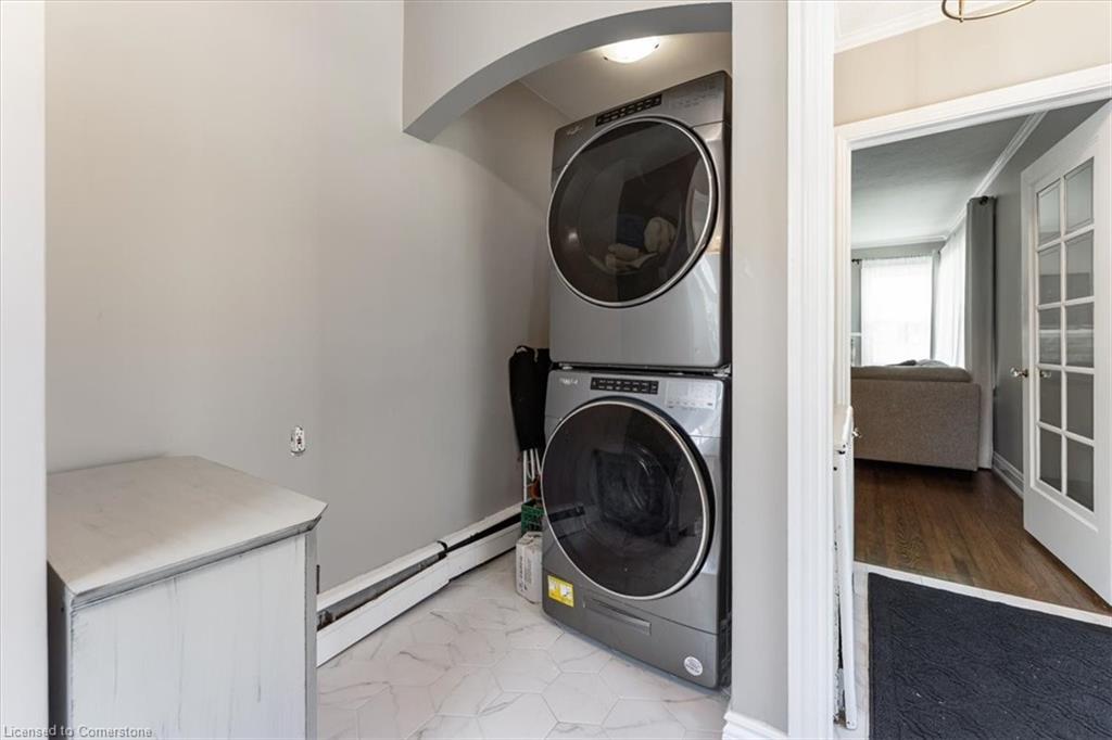 23 Nelles Boulevard, Grimsby, ON - Indoor Photo Showing Laundry Room