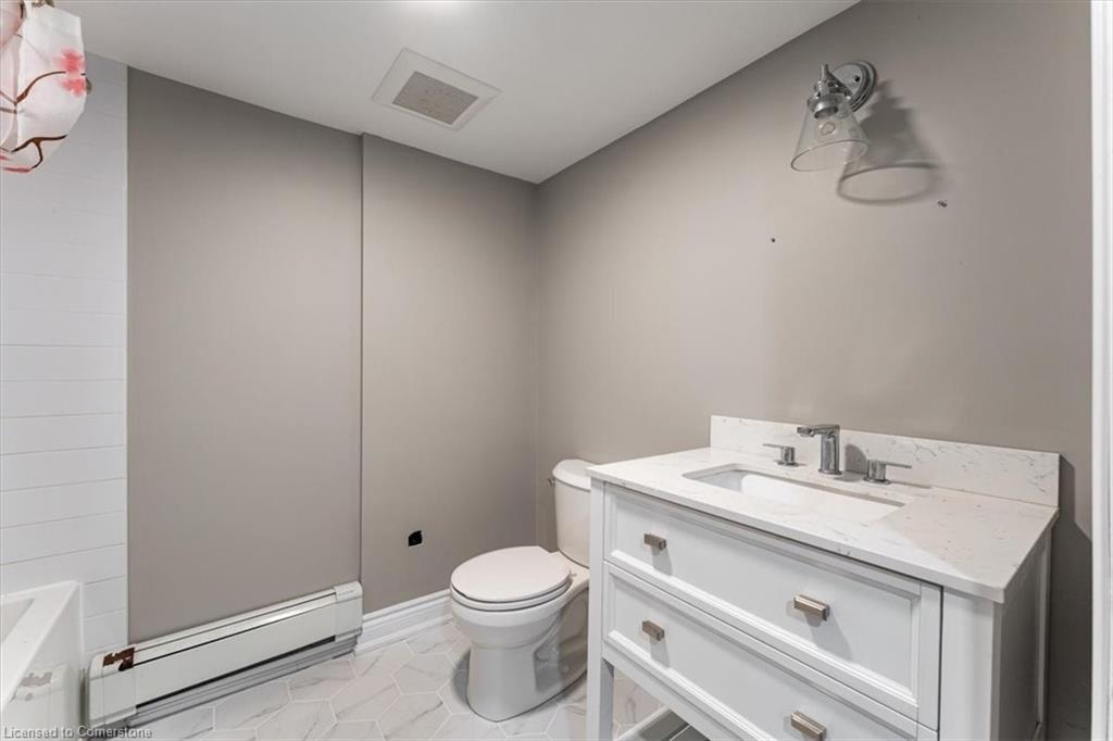 23 Nelles Boulevard, Grimsby, ON - Indoor Photo Showing Bathroom