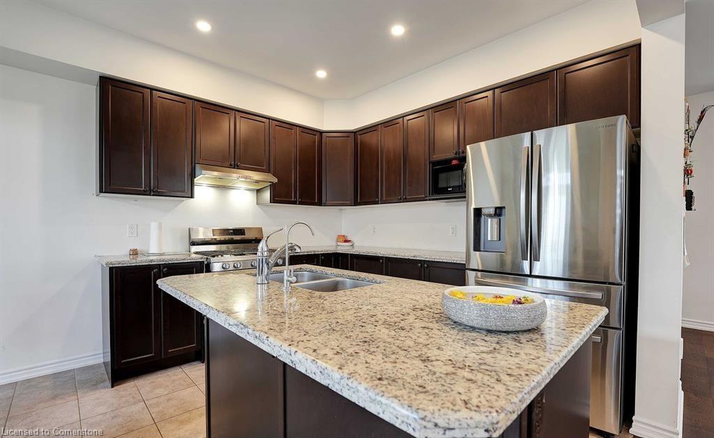 92 Scenic Ridge Gate, Paris, ON - Indoor Photo Showing Kitchen With Double Sink