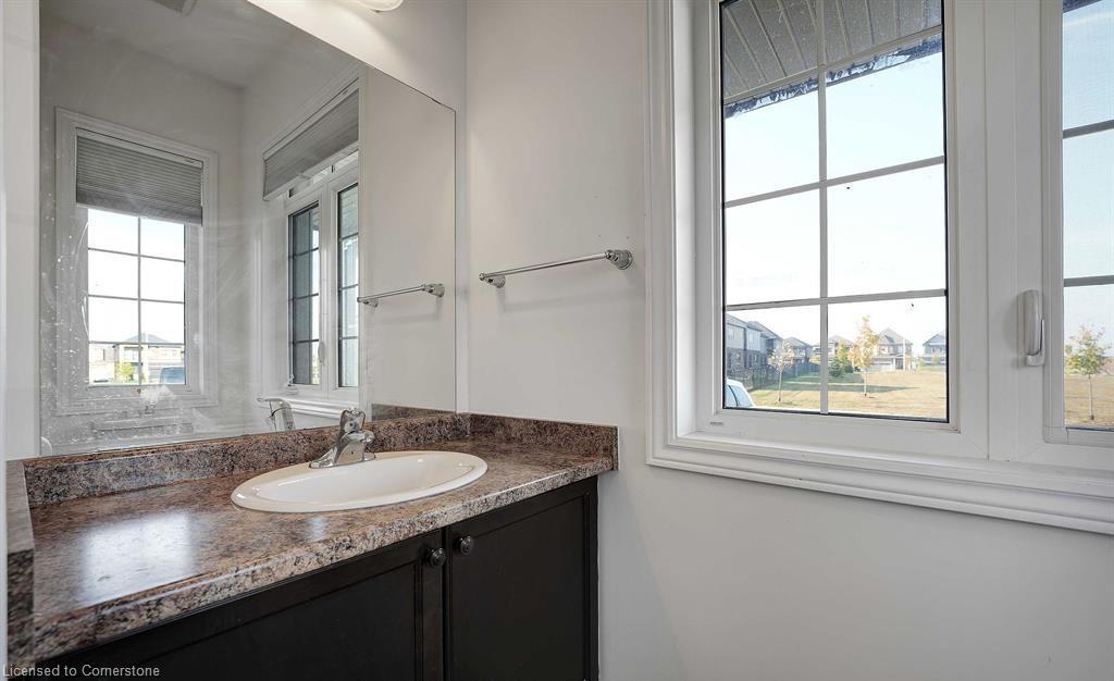 92 Scenic Ridge Gate, Paris, ON - Indoor Photo Showing Bathroom