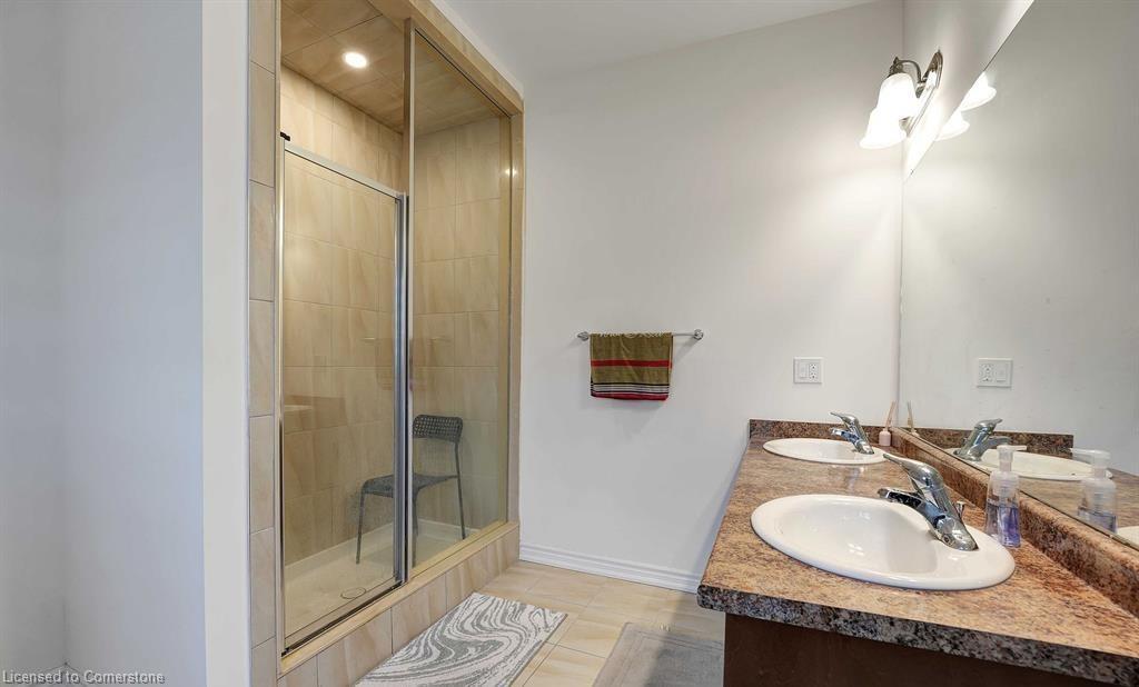 92 Scenic Ridge Gate, Paris, ON - Indoor Photo Showing Bathroom