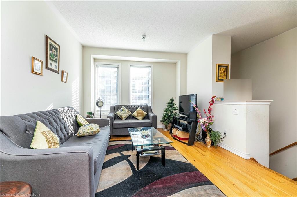 107 Sea Drifter Crescent, Brampton, ON - Indoor Photo Showing Living Room