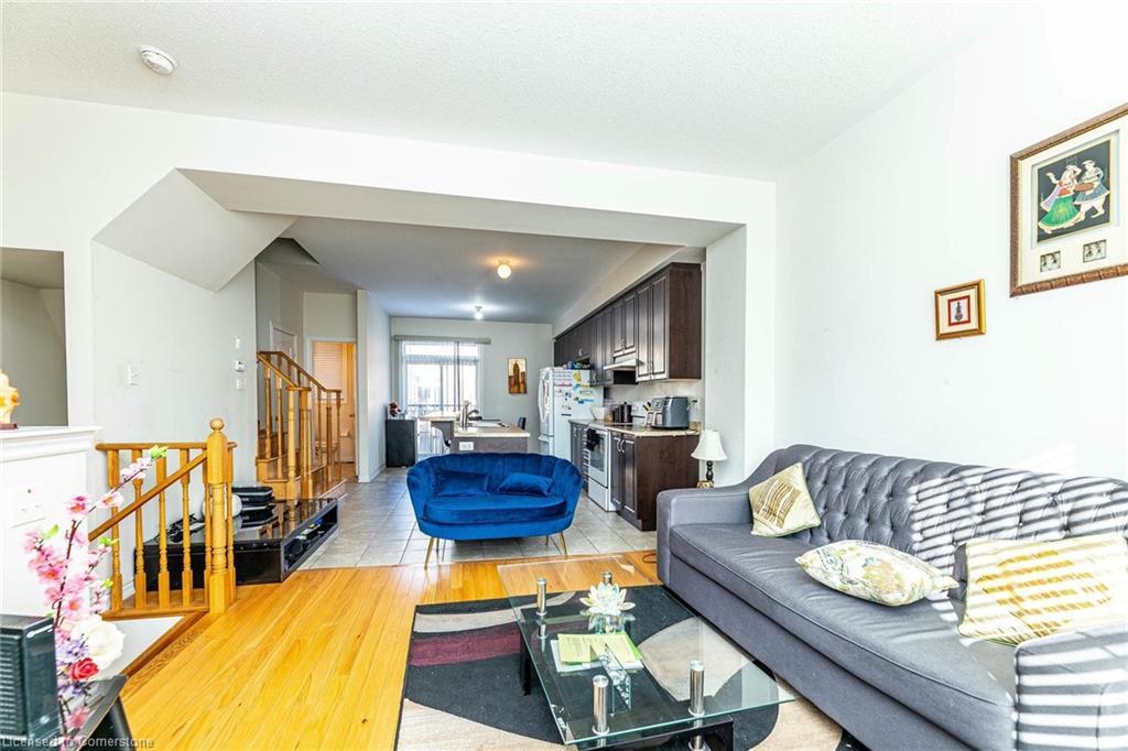 107 Sea Drifter Crescent, Brampton, ON - Indoor Photo Showing Living Room