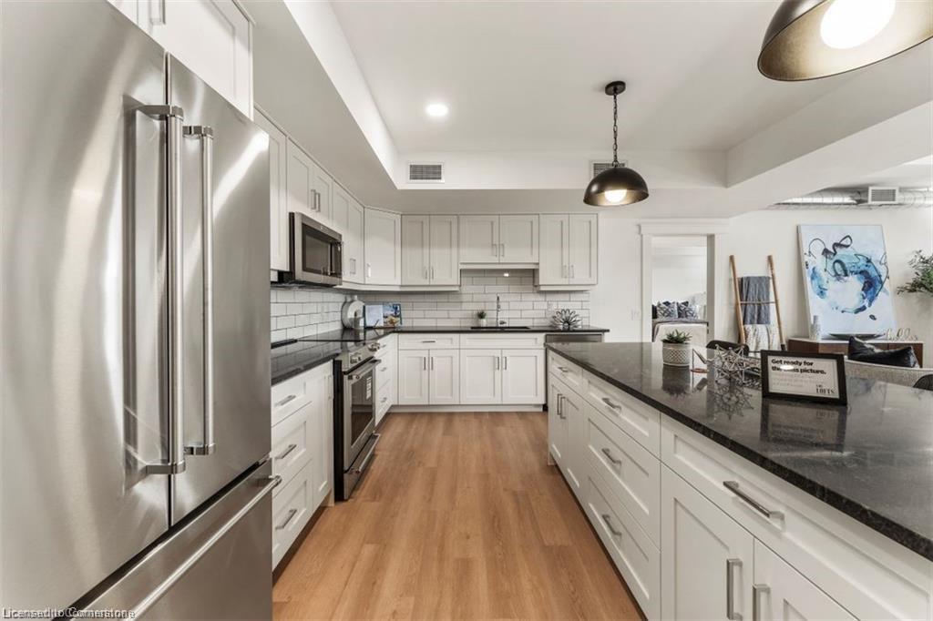 101-247 Brock Street, Amherstburg, ON - Indoor Photo Showing Kitchen With Upgraded Kitchen