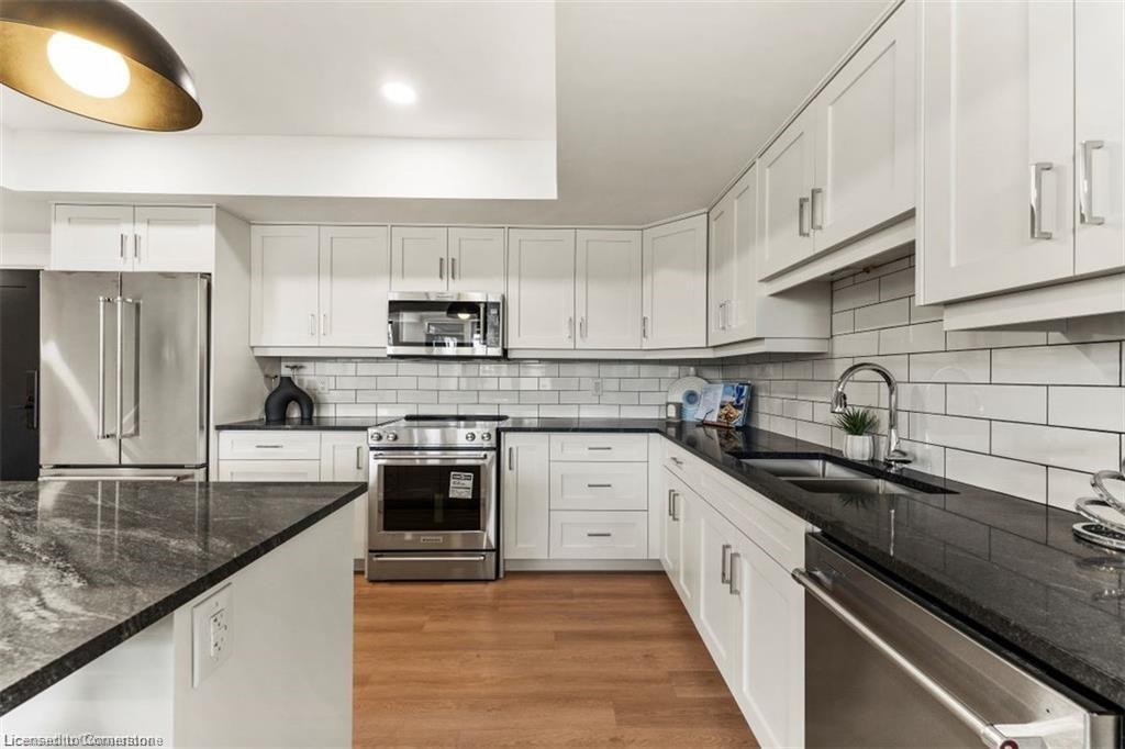 101-247 Brock Street, Amherstburg, ON - Indoor Photo Showing Kitchen With Double Sink With Upgraded Kitchen
