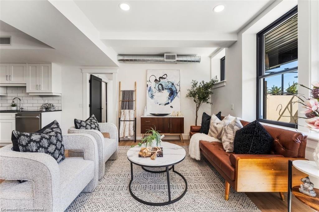 101-247 Brock Street, Amherstburg, ON - Indoor Photo Showing Living Room