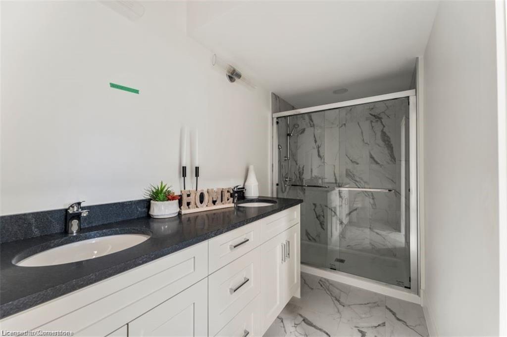 101-247 Brock Street, Amherstburg, ON - Indoor Photo Showing Bathroom