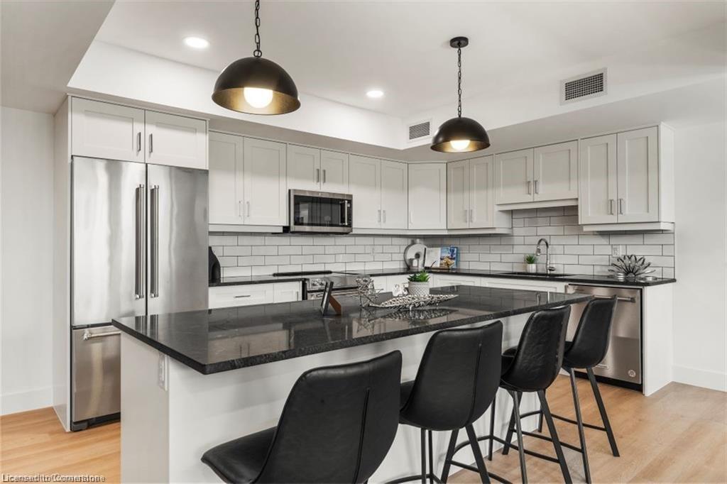 103-247 Brock Street, Amherstburg, ON - Indoor Photo Showing Kitchen With Upgraded Kitchen