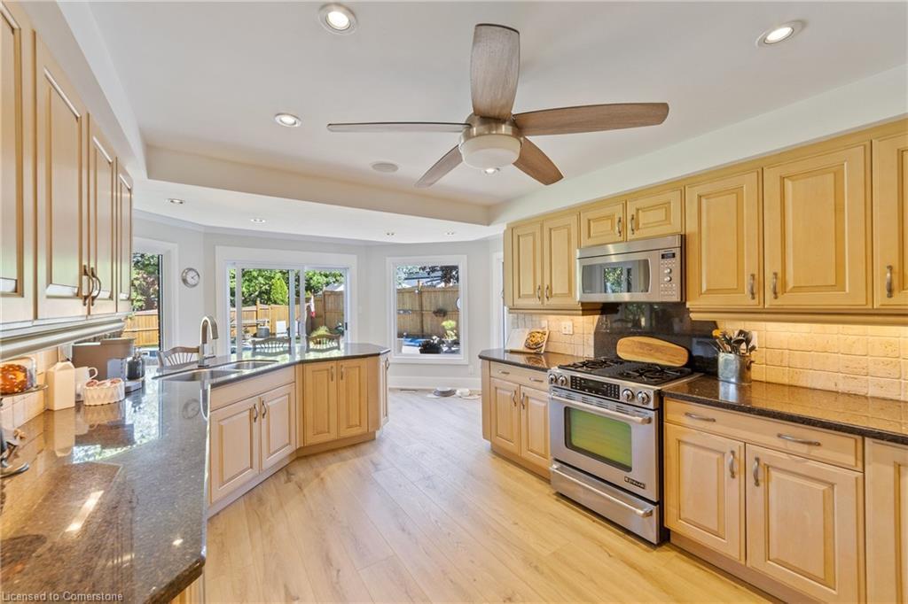 2131 Upland Drive, Burlington, ON - Indoor Photo Showing Kitchen