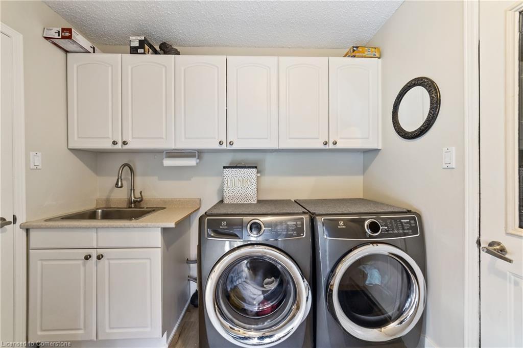 2131 Upland Drive, Burlington, ON - Indoor Photo Showing Laundry Room