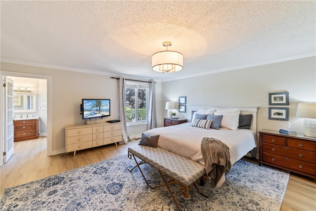 2131 Upland Drive, Burlington, ON - Indoor Photo Showing Bedroom