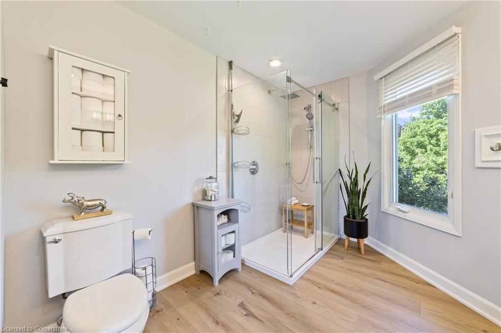 2131 Upland Drive, Burlington, ON - Indoor Photo Showing Bathroom