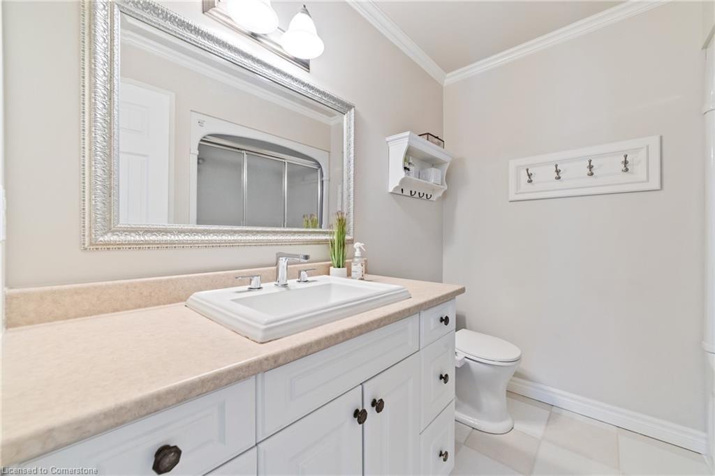 2131 Upland Drive, Burlington, ON - Indoor Photo Showing Bathroom