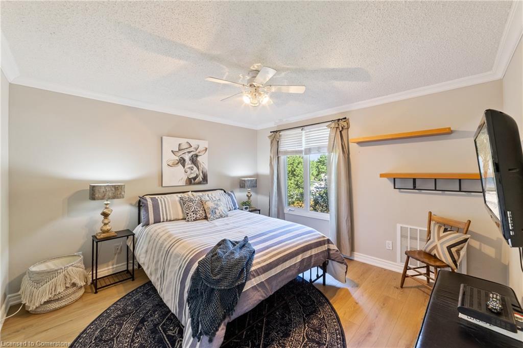 2131 Upland Drive, Burlington, ON - Indoor Photo Showing Bedroom