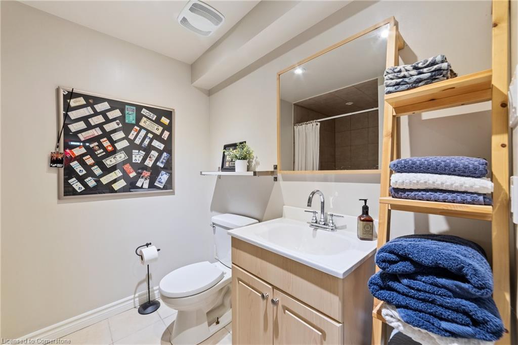 2131 Upland Drive, Burlington, ON - Indoor Photo Showing Bathroom