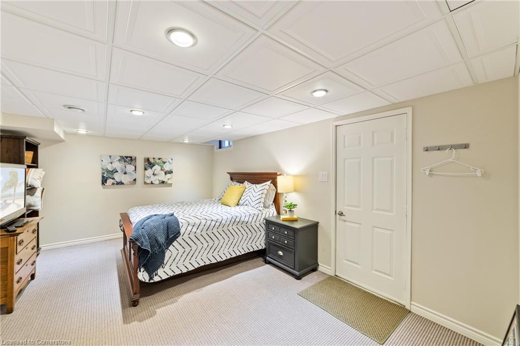 2131 Upland Drive, Burlington, ON - Indoor Photo Showing Bedroom