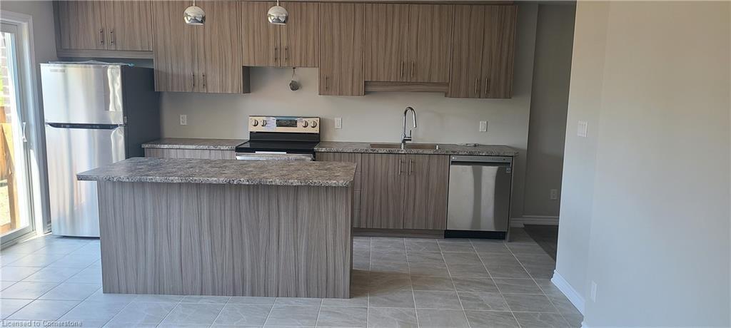 17 Renfrew Trail, Welland, ON - Indoor Photo Showing Kitchen