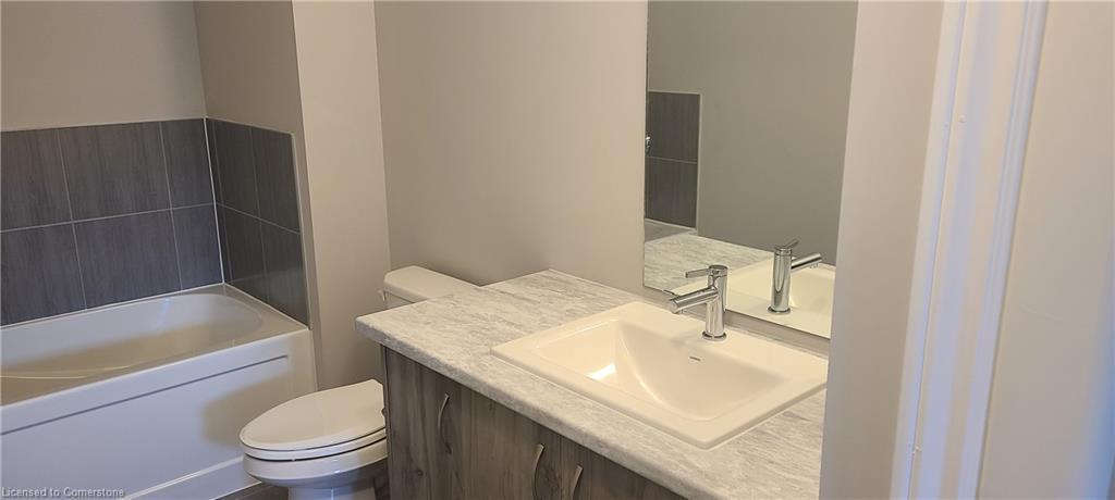 17 Renfrew Trail, Welland, ON - Indoor Photo Showing Bathroom