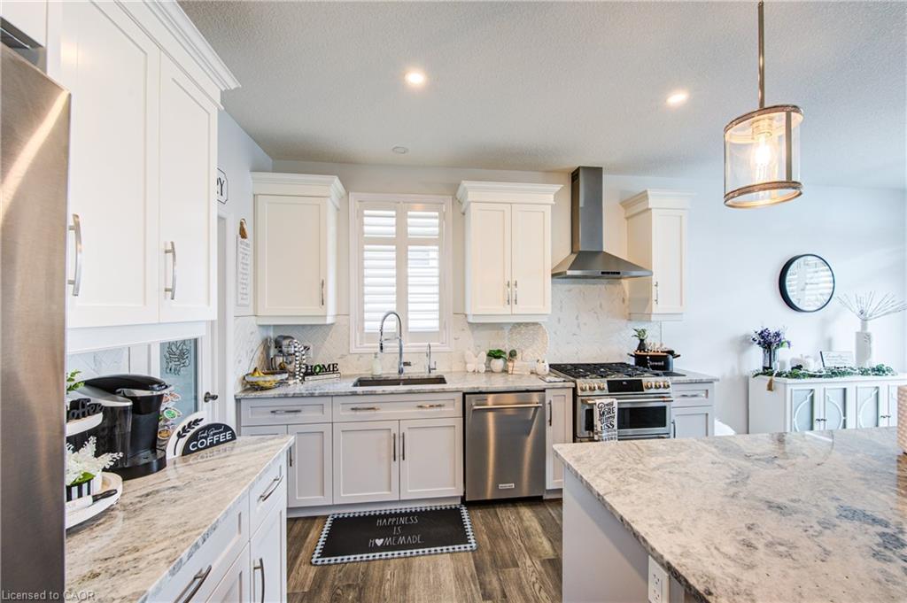 35 Lock Street, Innerkip, ON - Indoor Photo Showing Kitchen With Upgraded Kitchen