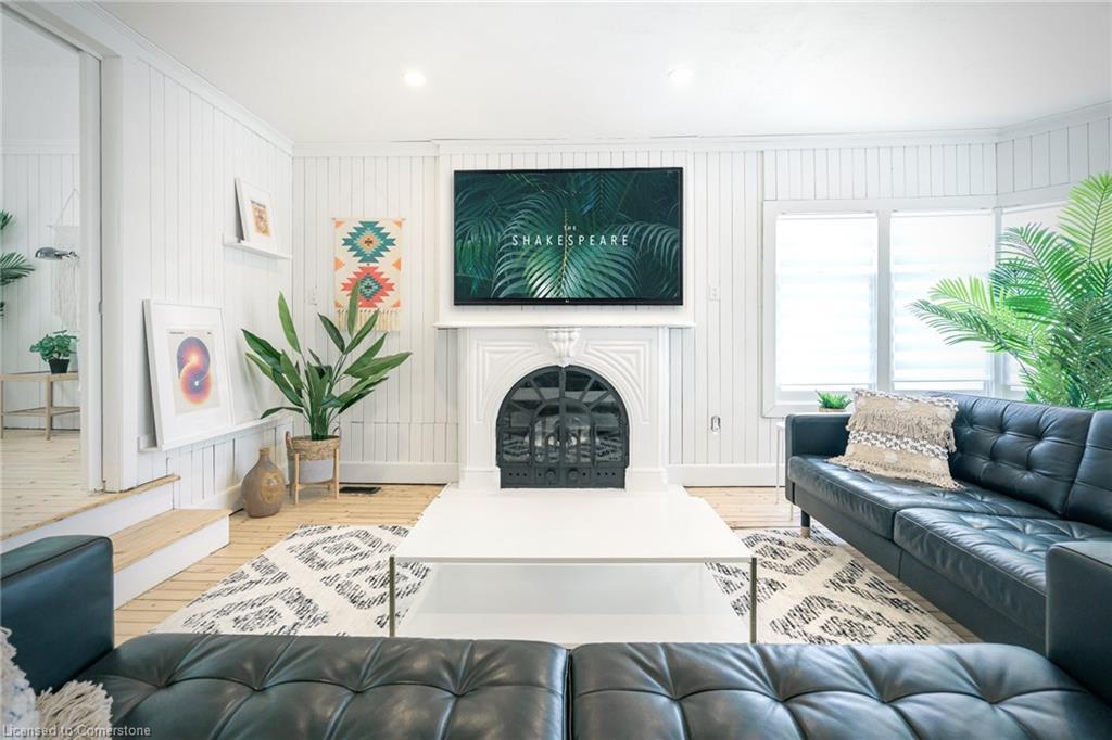 59 Shakespeare Avenue, Niagara-On-The-Lake, ON - Indoor Photo Showing Living Room With Fireplace