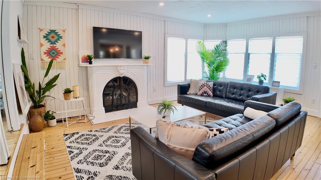 59 Shakespeare Avenue, Niagara-On-The-Lake, ON - Indoor Photo Showing Living Room With Fireplace