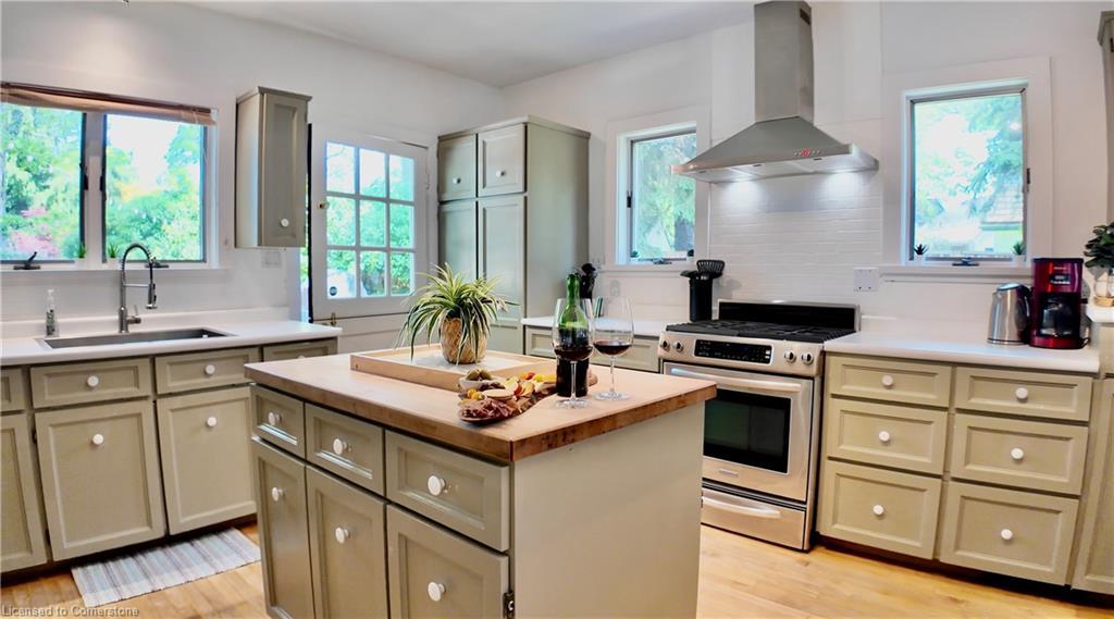 59 Shakespeare Avenue, Niagara-On-The-Lake, ON - Indoor Photo Showing Kitchen