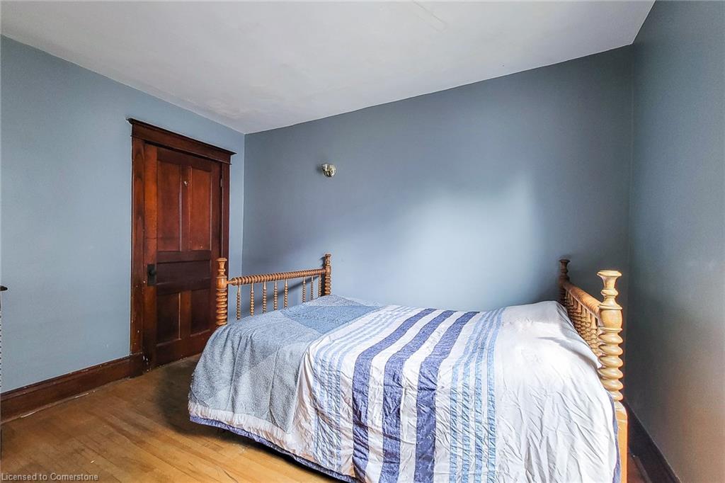 63 Carrick Avenue, Hamilton, ON - Indoor Photo Showing Bedroom