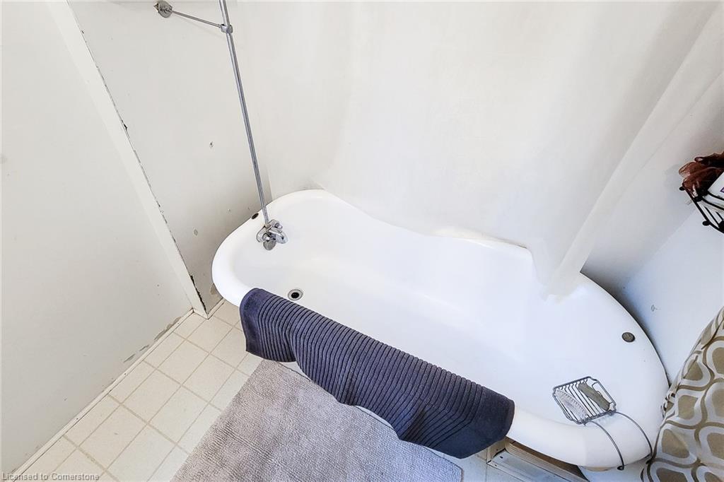 63 Carrick Avenue, Hamilton, ON - Indoor Photo Showing Bathroom