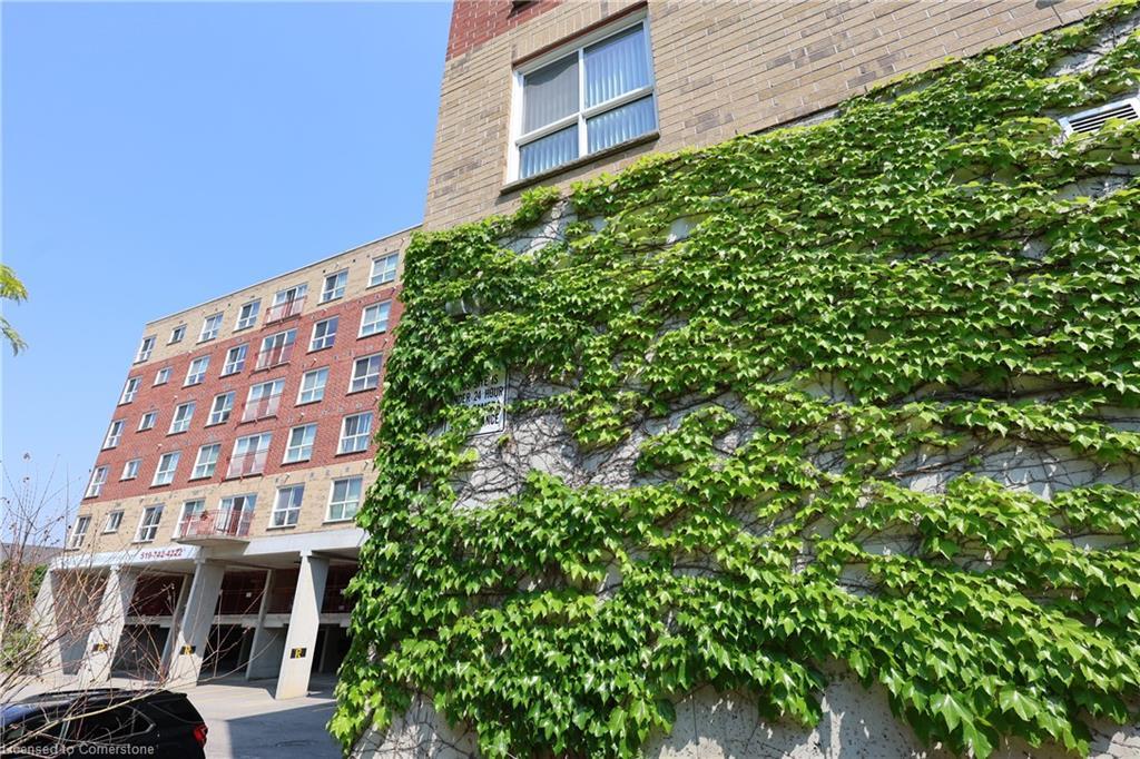 211-20 St George Street, Kitchener, ON - Outdoor