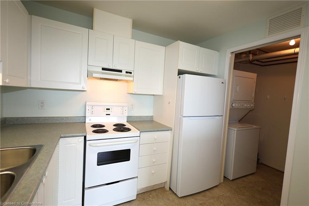 211-20 St George Street, Kitchener, ON - Indoor Photo Showing Kitchen