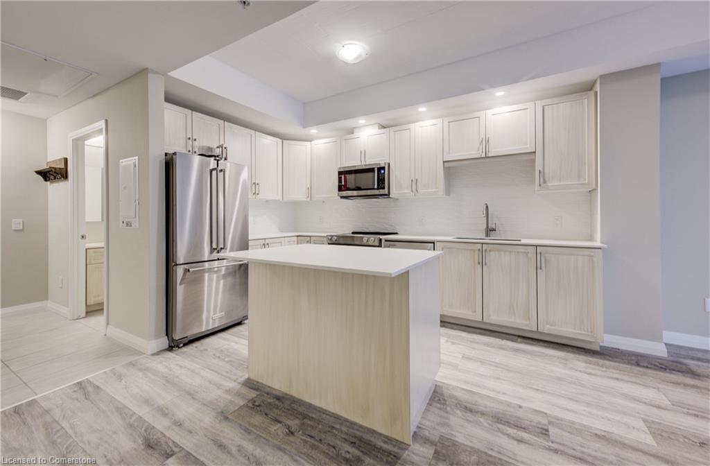 209-108 Garment Street, Kitchener, ON - Indoor Photo Showing Kitchen With Upgraded Kitchen