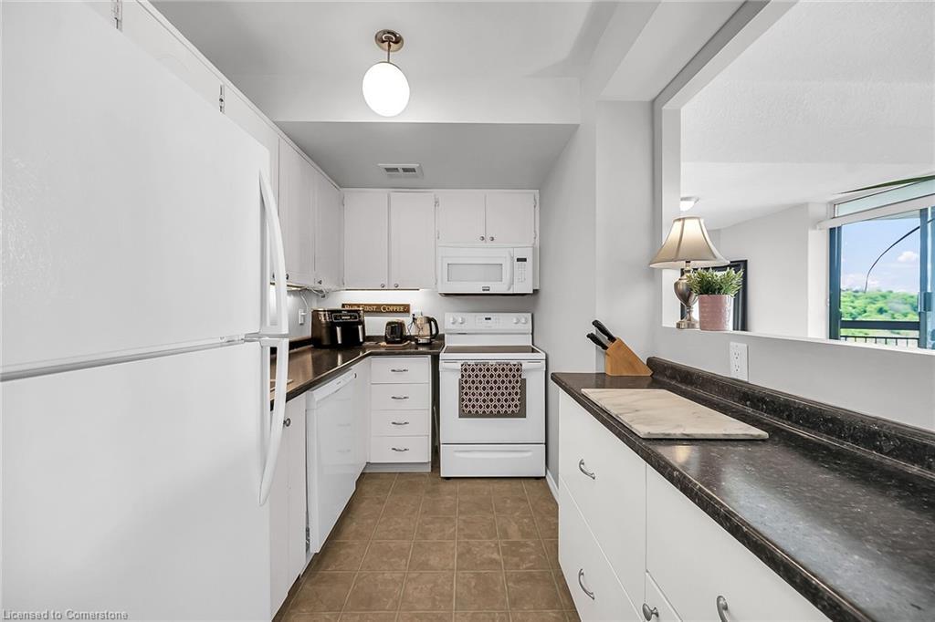 2908-150 Charlton Avenue E, Hamilton, ON - Indoor Photo Showing Kitchen