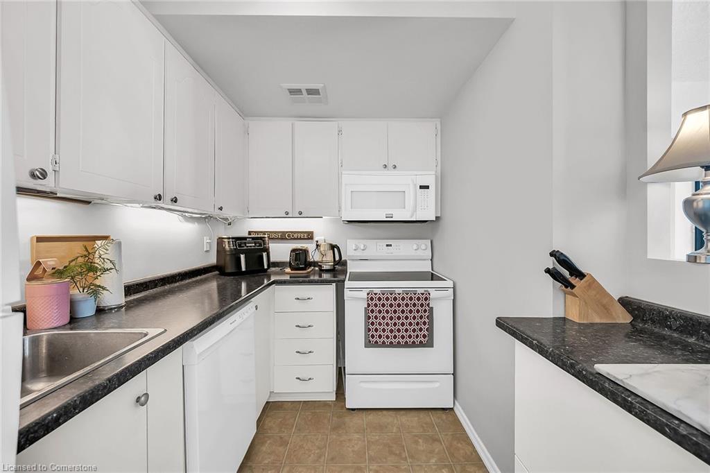 2908-150 Charlton Avenue E, Hamilton, ON - Indoor Photo Showing Kitchen