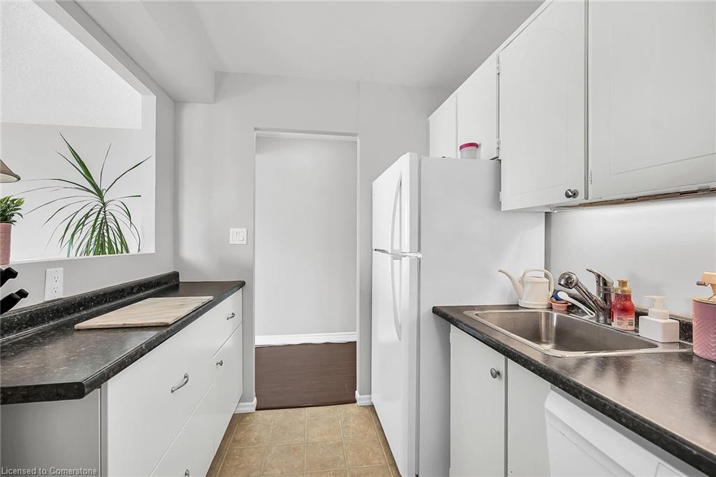 2908-150 Charlton Avenue E, Hamilton, ON - Indoor Photo Showing Kitchen
