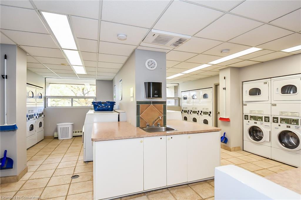 2908-150 Charlton Avenue E, Hamilton, ON - Indoor Photo Showing Laundry Room