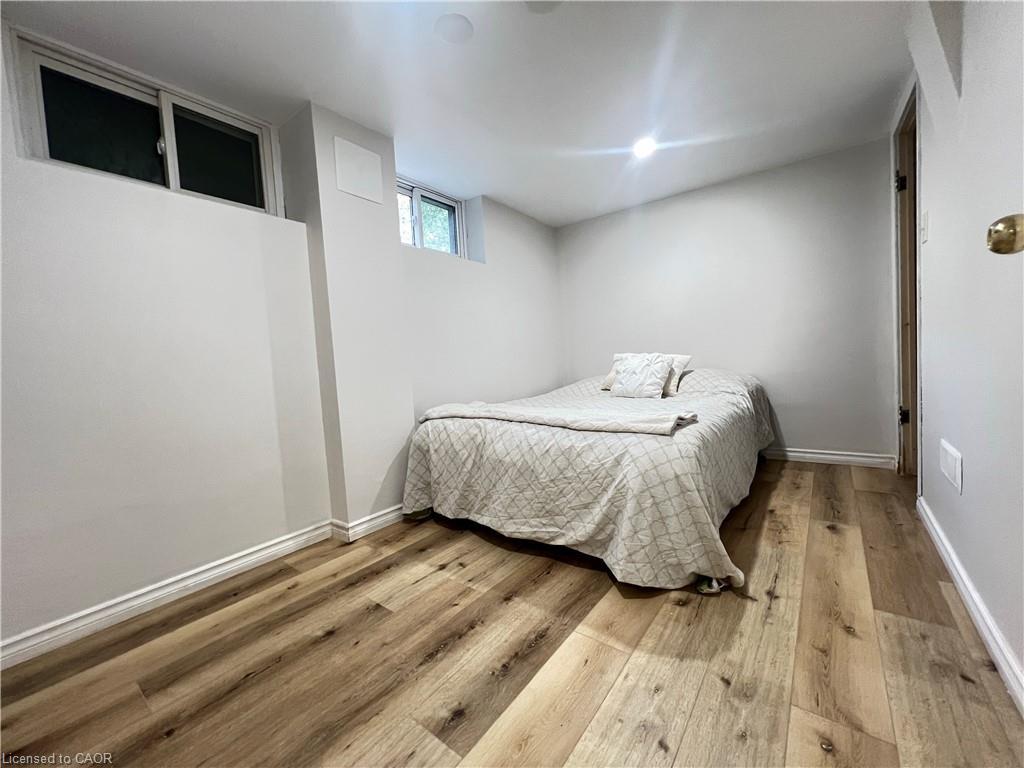 99 Brucedale Avenue E, Hamilton, ON - Indoor Photo Showing Bedroom