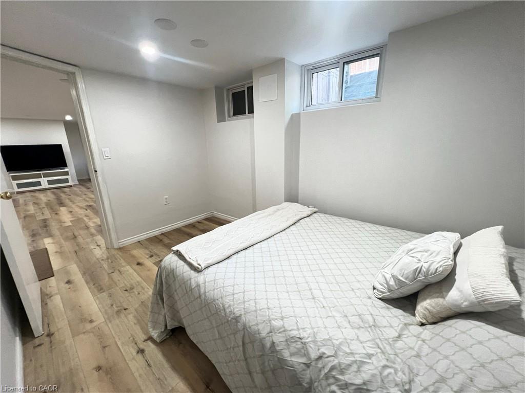 99 Brucedale Avenue E, Hamilton, ON - Indoor Photo Showing Bedroom