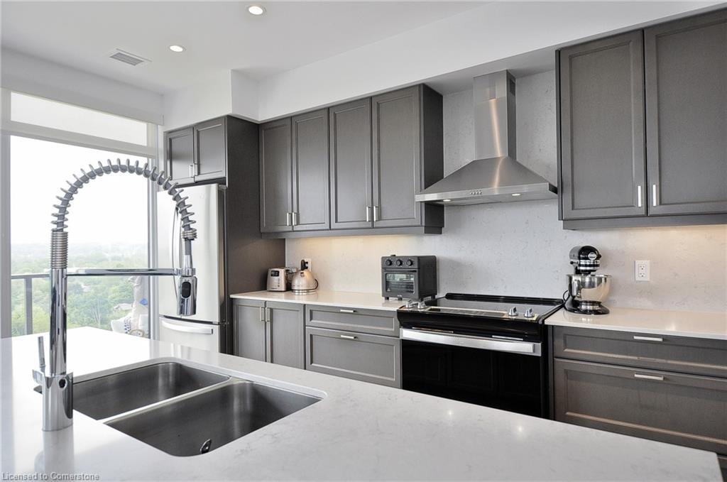1213-15 Glebe Street, Cambridge, ON - Indoor Photo Showing Kitchen With Double Sink