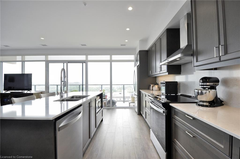 1213-15 Glebe Street, Cambridge, ON - Indoor Photo Showing Kitchen With Double Sink With Upgraded Kitchen