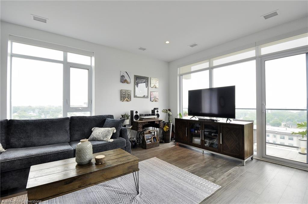 1213-15 Glebe Street, Cambridge, ON - Indoor Photo Showing Living Room