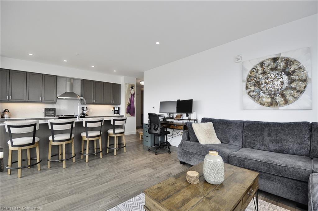 1213-15 Glebe Street, Cambridge, ON - Indoor Photo Showing Living Room