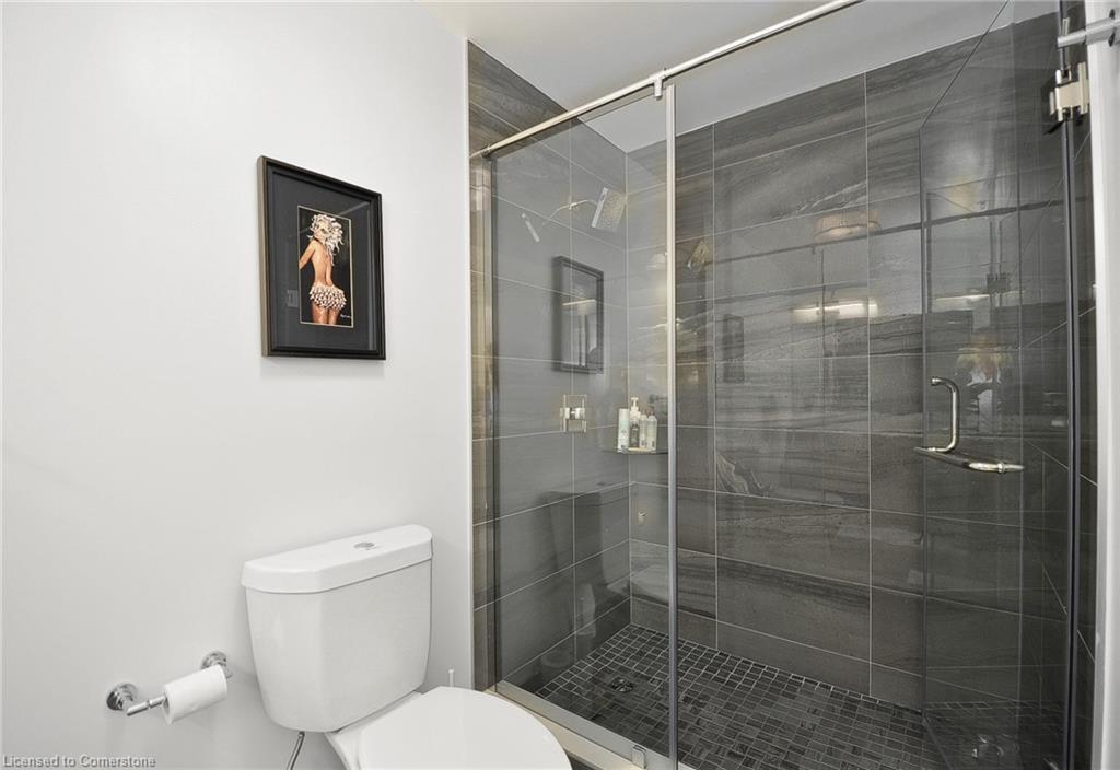 1213-15 Glebe Street, Cambridge, ON - Indoor Photo Showing Bathroom