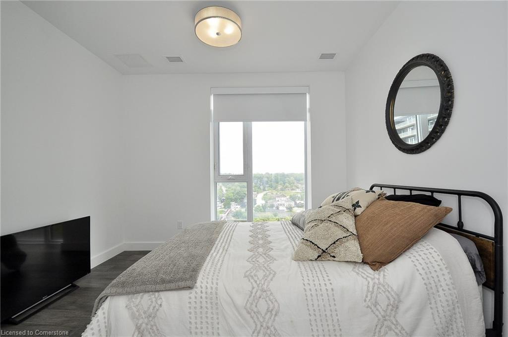 1213-15 Glebe Street, Cambridge, ON - Indoor Photo Showing Bedroom