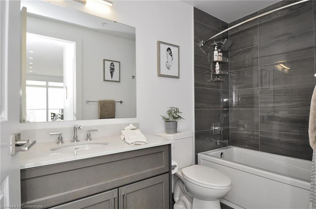 1213-15 Glebe Street, Cambridge, ON - Indoor Photo Showing Bathroom