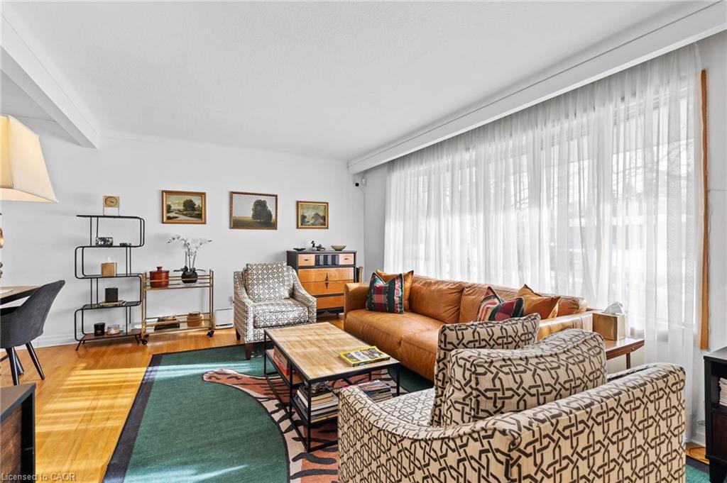 305 Centre Street, Niagara-On-The-Lake, ON - Indoor Photo Showing Living Room