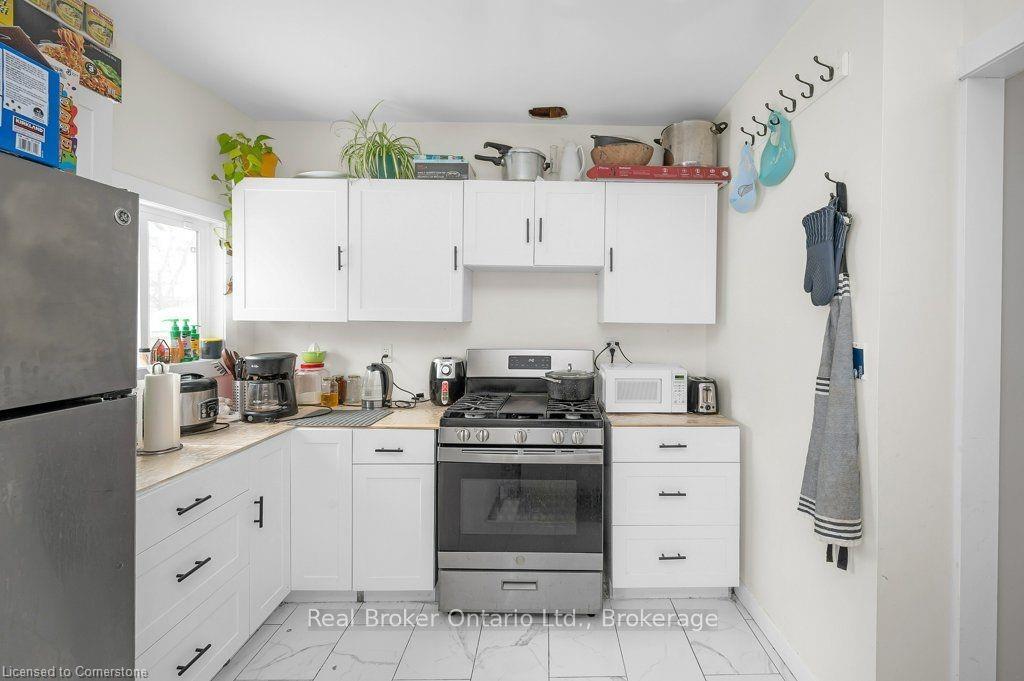 109 Arthur Street, Brantford, ON - Indoor Photo Showing Kitchen