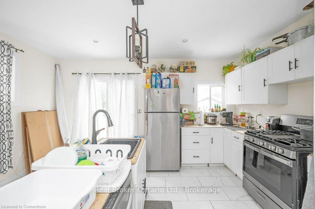 109 Arthur Street, Brantford, ON - Indoor Photo Showing Kitchen
