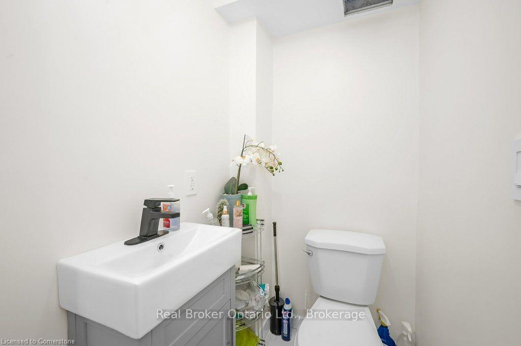 109 Arthur Street, Brantford, ON - Indoor Photo Showing Bathroom