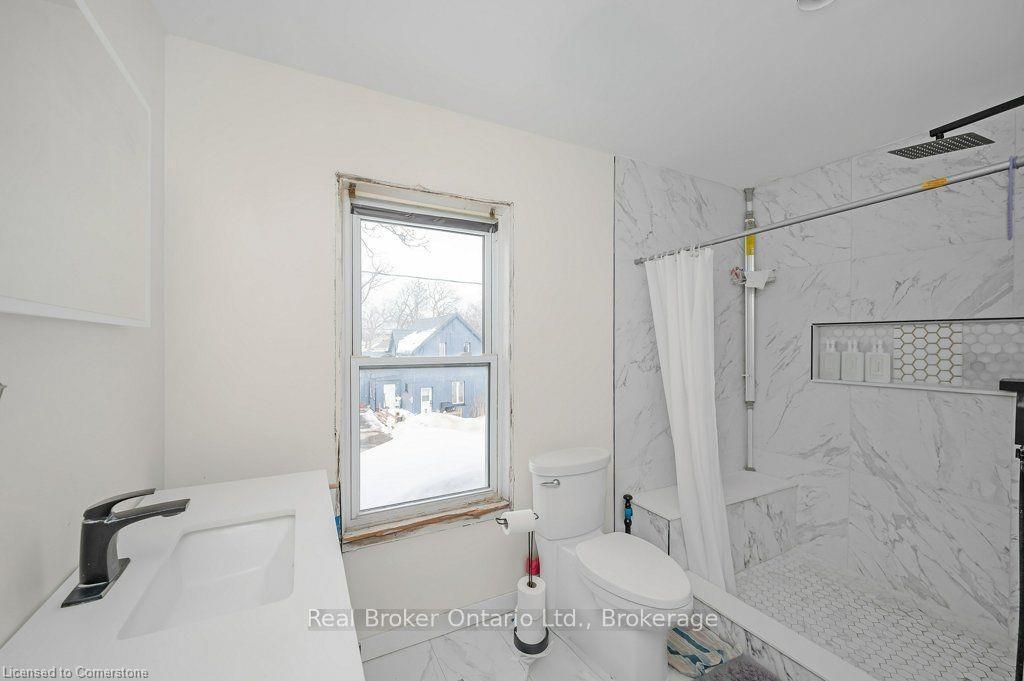 109 Arthur Street, Brantford, ON - Indoor Photo Showing Bathroom